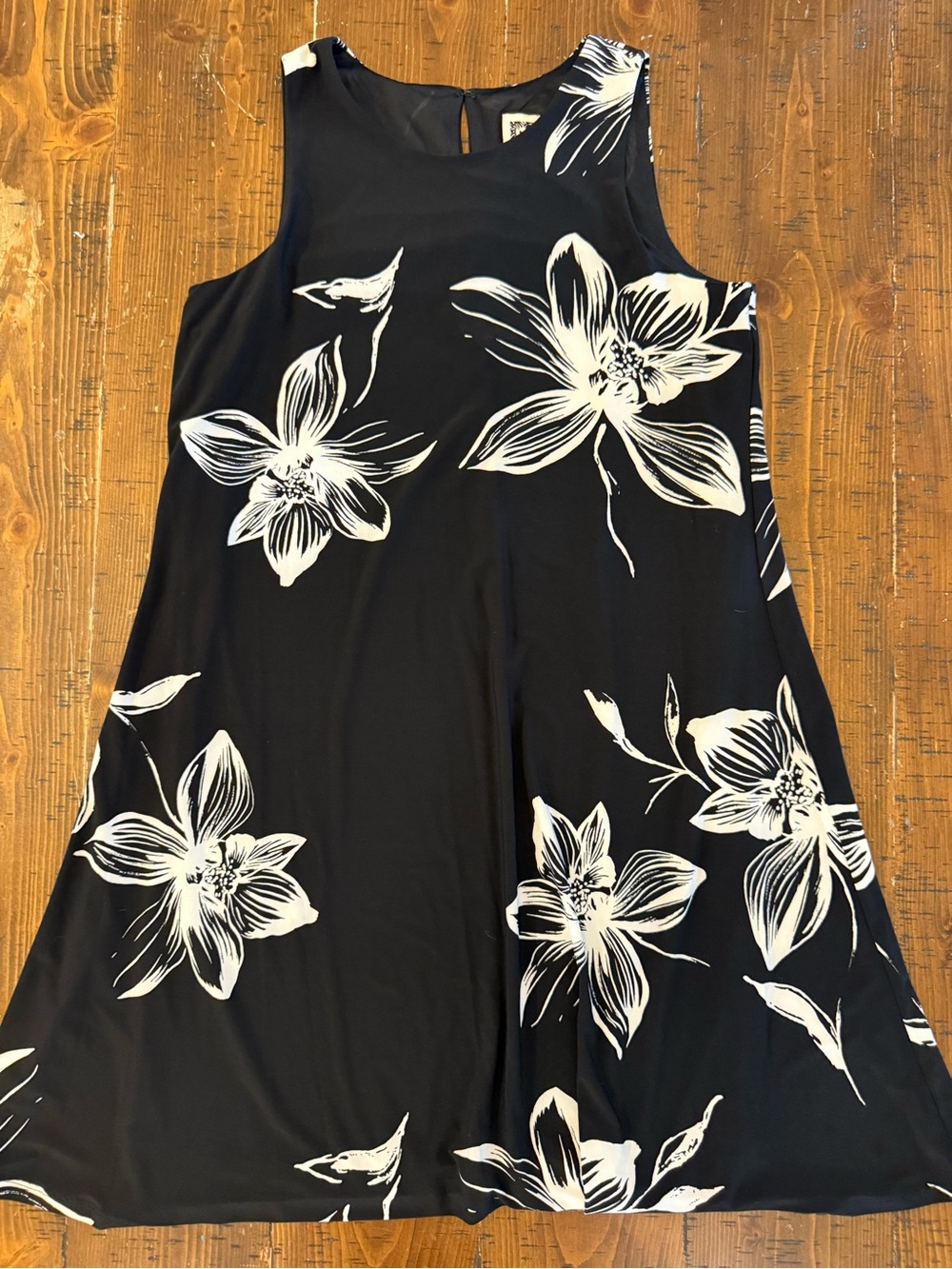 Anne Klein Shift Dress Black with White Floral Sleeveless Midi Length Sz 6 NWOT